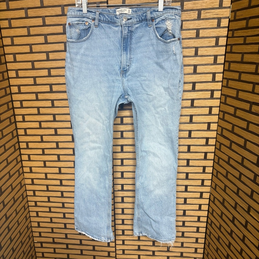 Abercrombie & Fitch‎ Ultra High Rise The 70’s Vintage Flare Jeans Size 33/16S